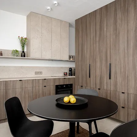 City, 17 Free Street Parking Appartement