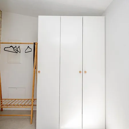City, 17 Free Street Parking Appartement