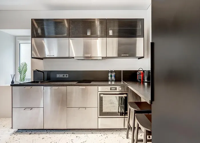 City, 17 Free Street Parking Apartman