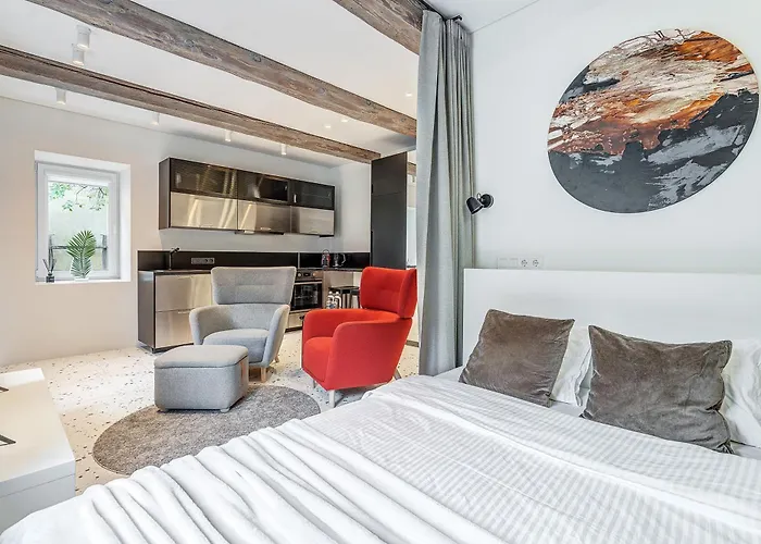 Apartman City, 17 Free Street Parking