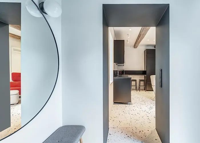 City, 17 Free Street Parking Apartman