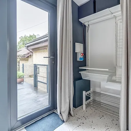 City, 17 Free Street Parking *