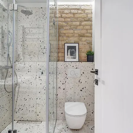 City, 17 Free Street Parking