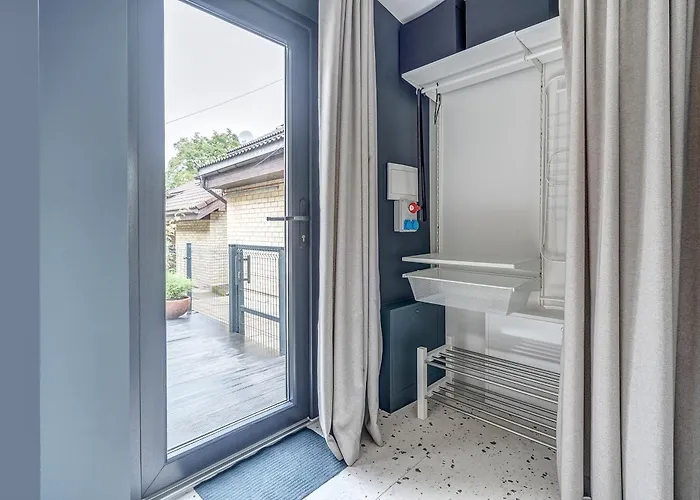 City, 17 Free Street Parking *