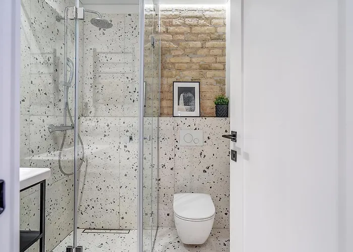 City, 17 Free Street Parking